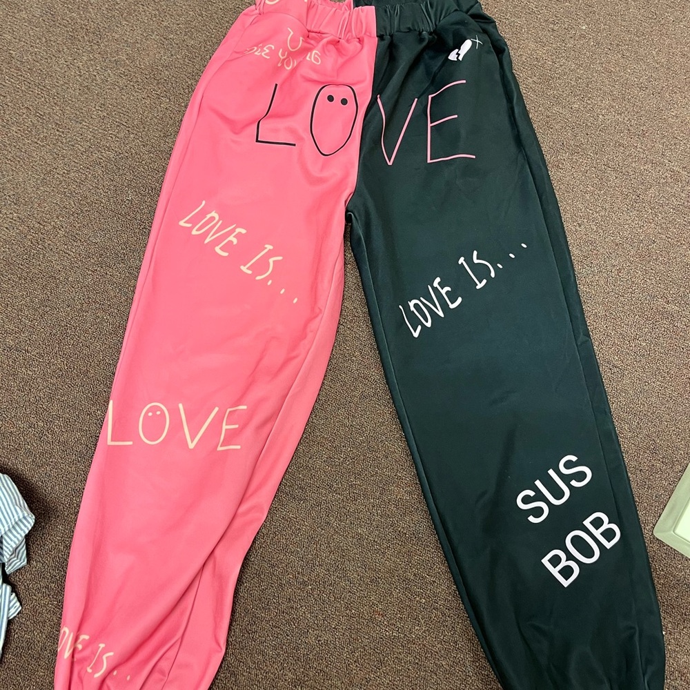 Sweatpants / flowy pants
